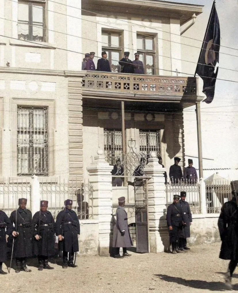 Vali Konağı balkonunda karşılama, 1920'ler