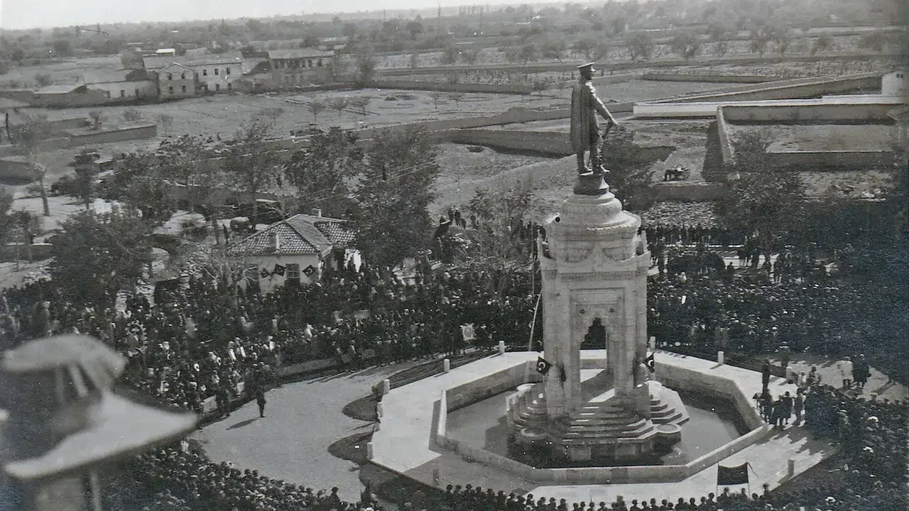 Atatürk Anıtı'nın 29 Ekim 1926'daki açılış töreni