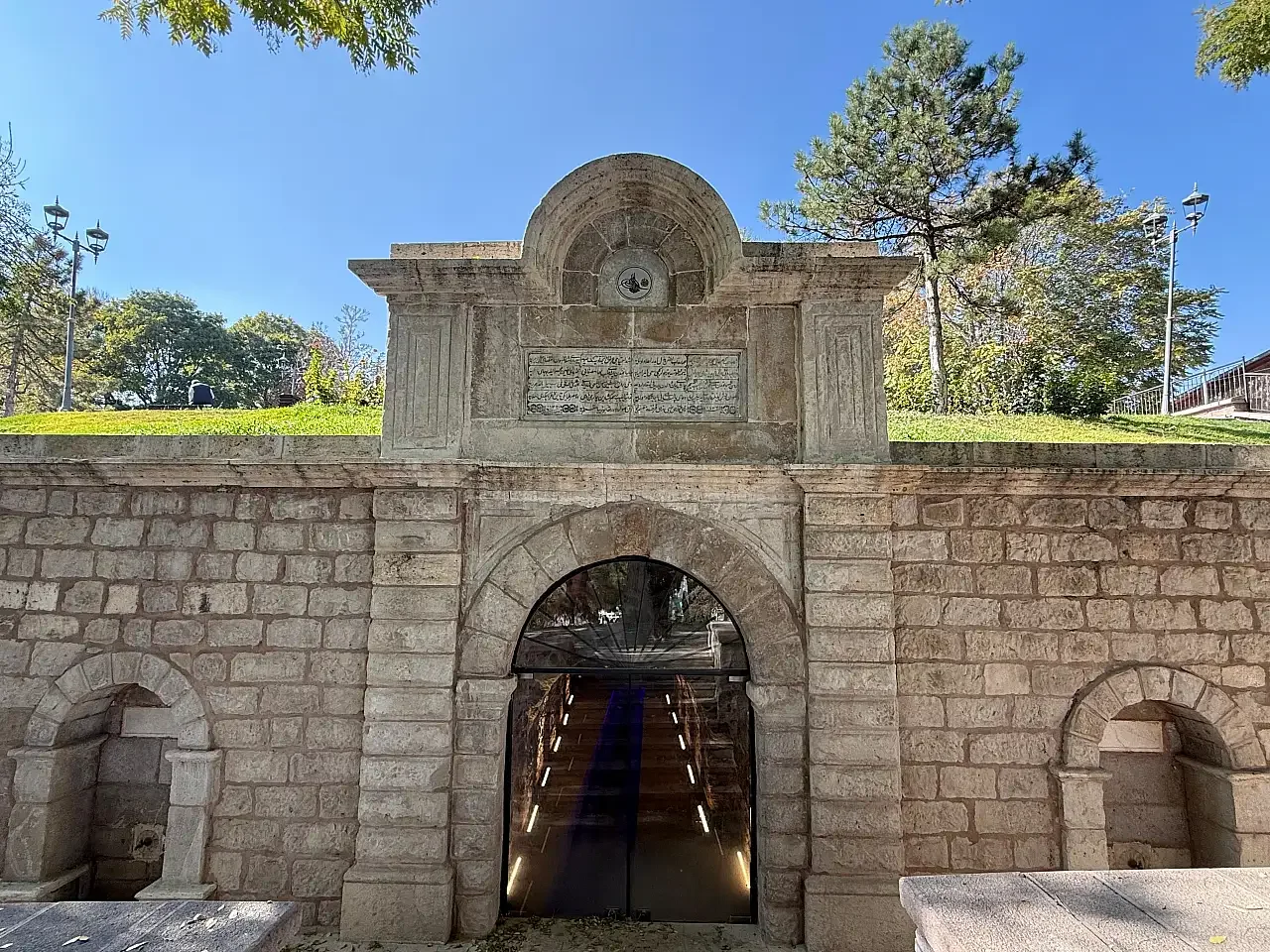 Alâeddin Tepesi'ndeki Ferit Paşa Maksemi'nin bugünkü dış cephesi
