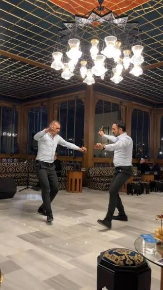 Barana gecesinde köçek oyunu