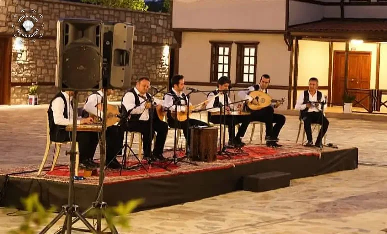Açık havada, gece bir barana gecesi icrası