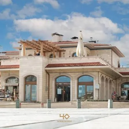 "40 Kırkikindi" adlı kafe, cadde cephesi