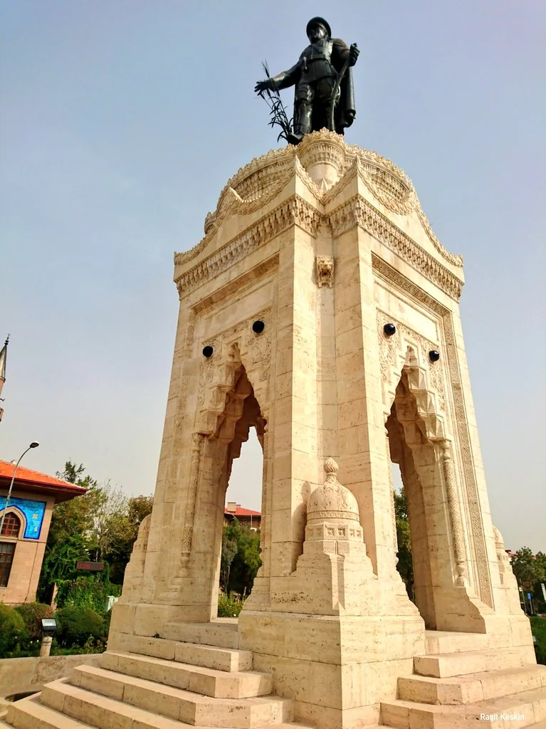 Atatürk Anıtı