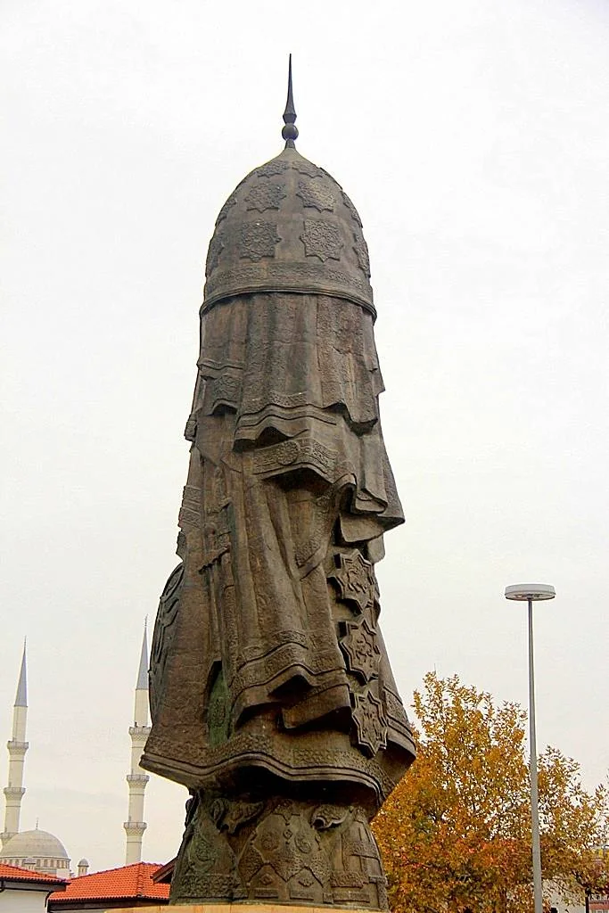 Selçuklu Anıtı (Kılıçarslan Şehir Meydanı)