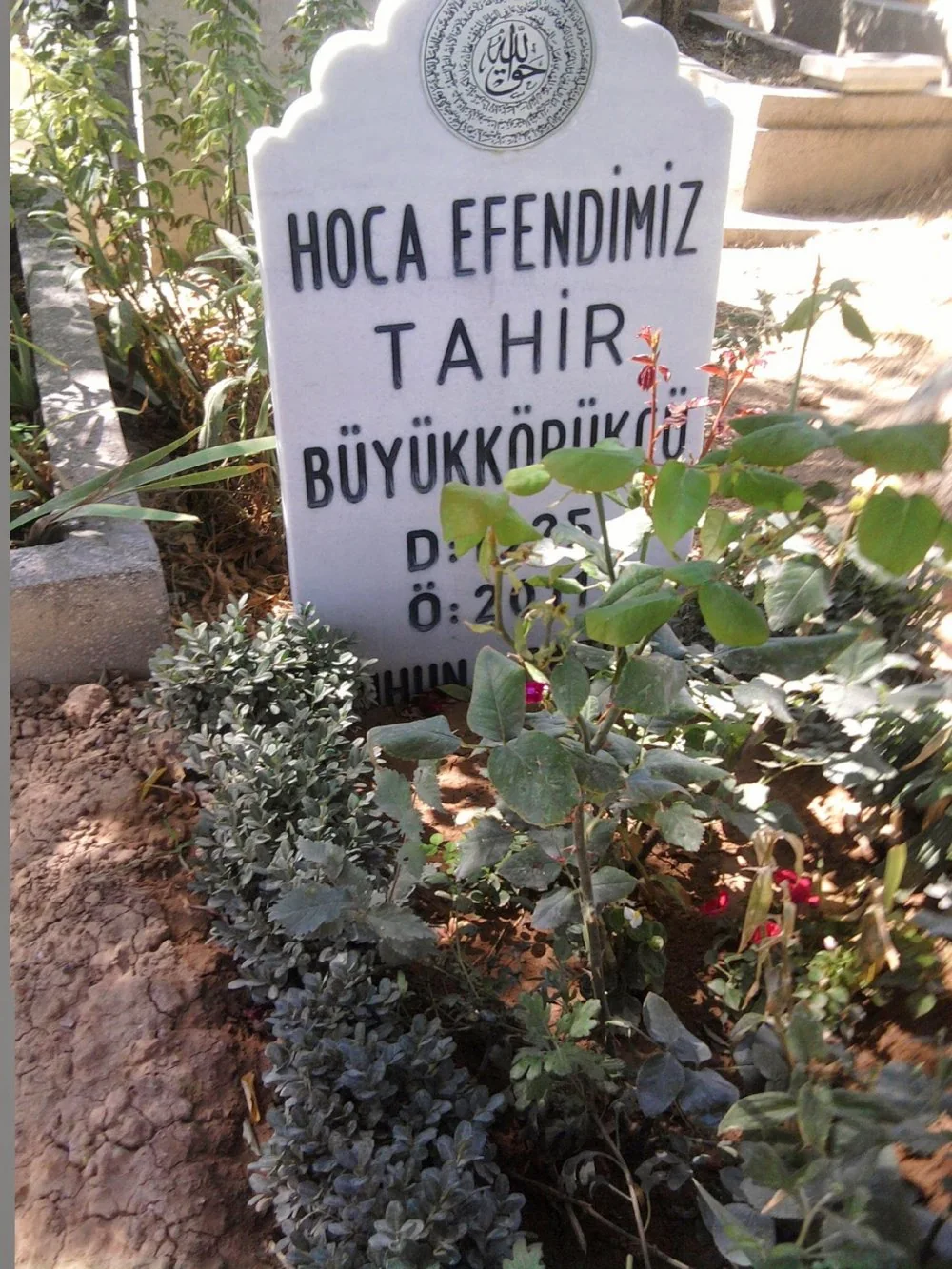 Tahir Hoca'nın Üçler Kabristanı'ndaki mezar taşı