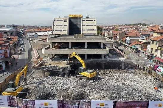 Eski Mevlana Çarşısı yıkım çalışması