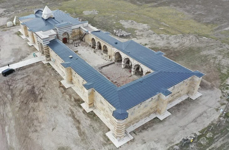 Havadan çekilmiş Zazadın Hanı kuşbakışı görünümü