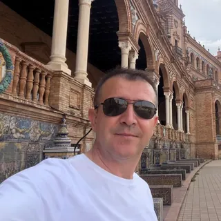 Ali Özlü — turist rehberi
