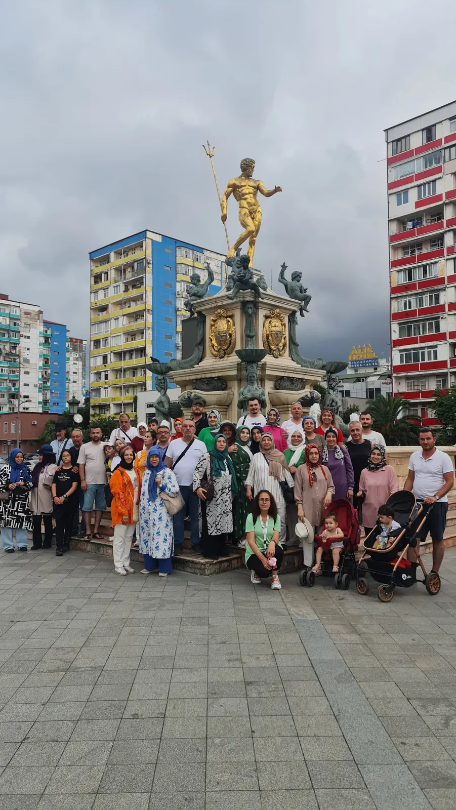 Zeynep Dostkol tur fotoğrafı 5
