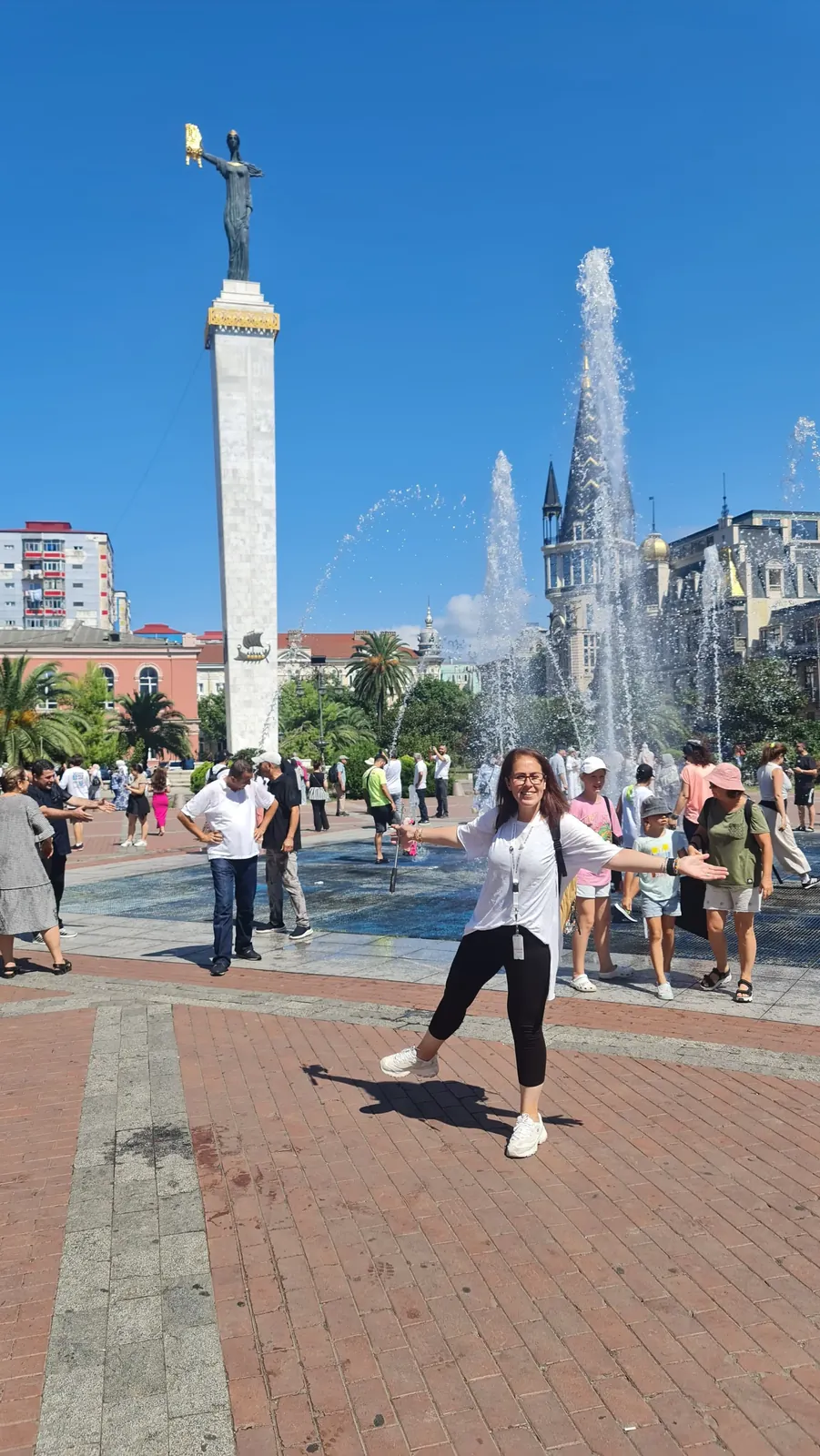 Zeynep Dostkol tur fotoğrafı 6